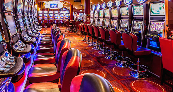 Machines à sous truquées dans un casino